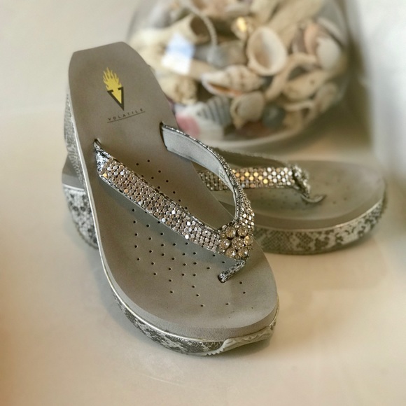 Yellow Box - Picture 2 of 3